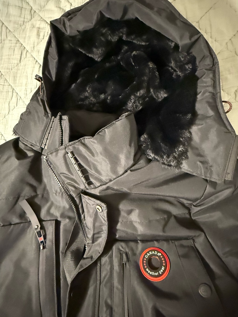 Men's Black Hooded Puffer Coat with Front Pockets - Picture 4 of 9